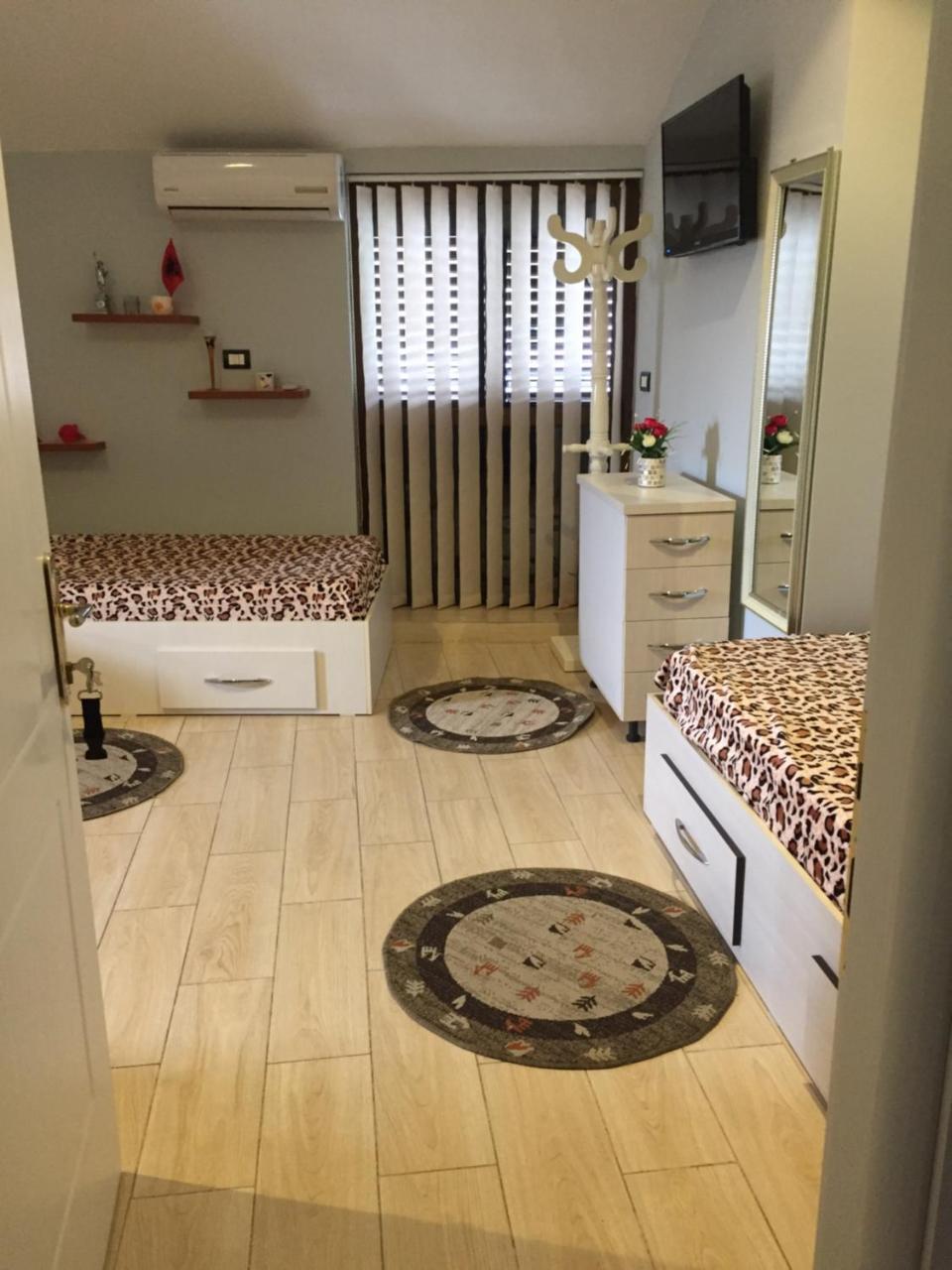 Lille France Apartments ชโคเดอร์ ภายนอก รูปภาพ