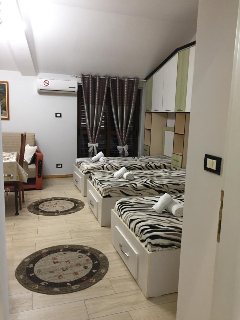 Lille France Apartments ชโคเดอร์ ภายนอก รูปภาพ